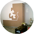 mural de pared basado en pintura de Chillida sin pintar del vertedero esta lleno de Picassos